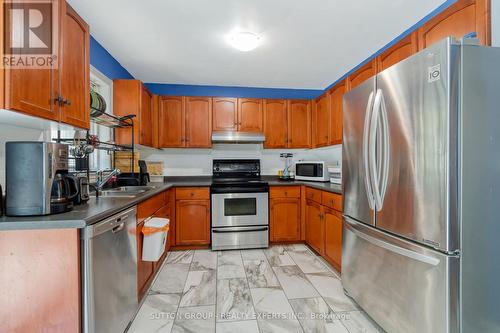 14 Potters Way, Woodstock, ON - Indoor Photo Showing Kitchen