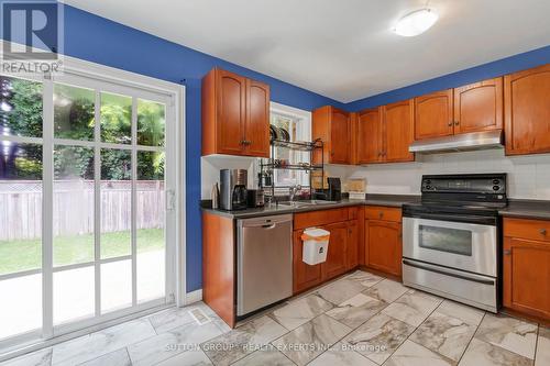 14 Potters Way, Woodstock, ON - Indoor Photo Showing Kitchen