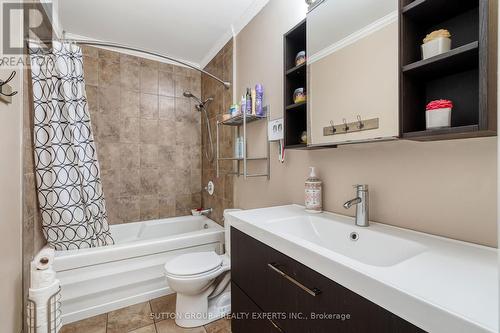 14 Potters Way, Woodstock, ON - Indoor Photo Showing Bathroom