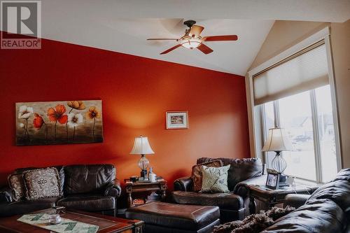 10407 114A Avenue, Fort St. John, BC - Indoor Photo Showing Living Room