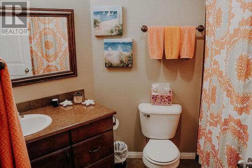 10407 114A Avenue, Fort St. John, BC - Indoor Photo Showing Bathroom