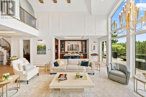 15466 The Gore Road, Caledon, ON - Indoor Photo Showing Living Room