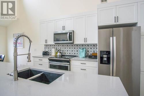 4926 Timber Ridge  Road Unit# 16, Windermere, BC - Indoor Photo Showing Kitchen With Double Sink With Upgraded Kitchen