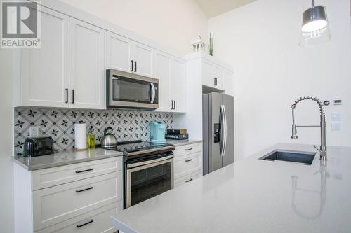 4926 Timber Ridge  Road Unit# 16, Windermere, BC - Indoor Photo Showing Kitchen With Upgraded Kitchen