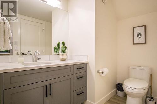 4926 Timber Ridge  Road Unit# 16, Windermere, BC - Indoor Photo Showing Bathroom