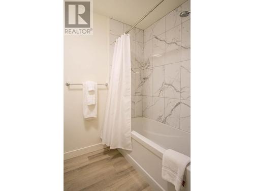 4926 Timber Ridge  Road Unit# 16, Windermere, BC - Indoor Photo Showing Bathroom