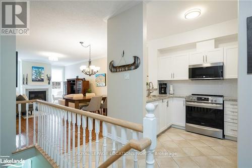 19 - 110 Napier Street, Blue Mountains, ON - Indoor Photo Showing Kitchen