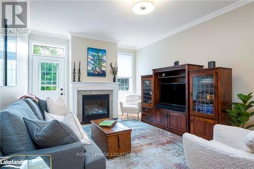 19 - 110 Napier Street, Blue Mountains, ON - Indoor Photo Showing Living Room With Fireplace