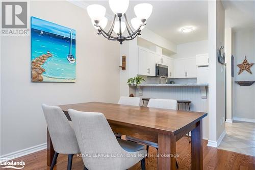 19 - 110 Napier Street, Blue Mountains, ON - Indoor Photo Showing Dining Room