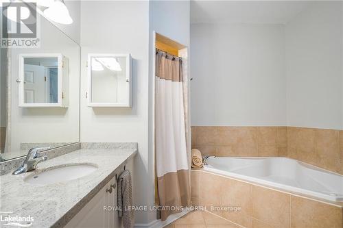 19 - 110 Napier Street, Blue Mountains, ON - Indoor Photo Showing Bathroom