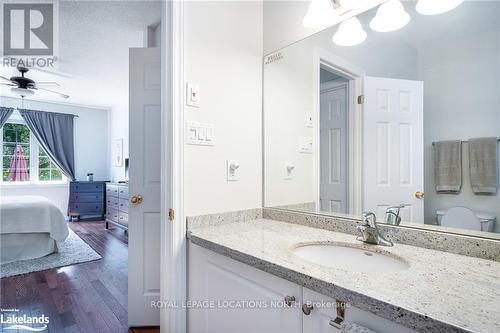 19 - 110 Napier Street, Blue Mountains, ON - Indoor Photo Showing Bathroom