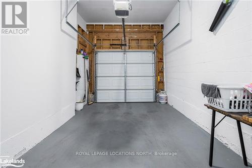 19 - 110 Napier Street, Blue Mountains, ON - Indoor Photo Showing Garage