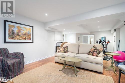 19 - 110 Napier Street, Blue Mountains, ON - Indoor Photo Showing Living Room