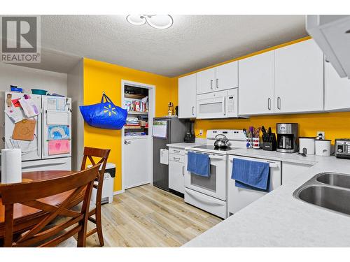 1405 Lepitzki Road, Creston, BC - Indoor Photo Showing Kitchen With Double Sink