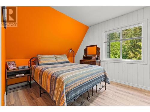 1405 Lepitzki Road, Creston, BC - Indoor Photo Showing Bedroom