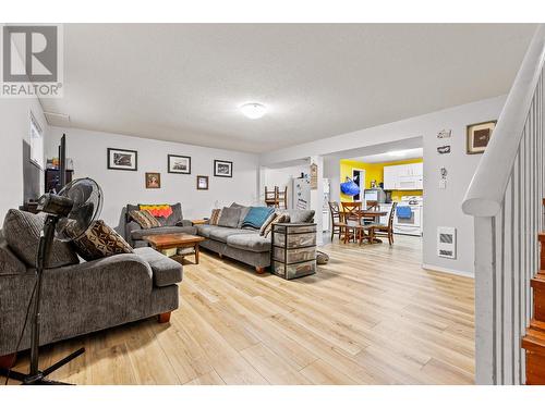 1405 Lepitzki Road, Creston, BC - Indoor Photo Showing Living Room