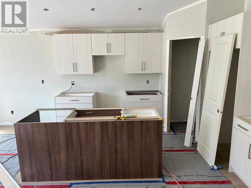 331 Legacy Lookout, Cranbrook, BC - Indoor Photo Showing Kitchen