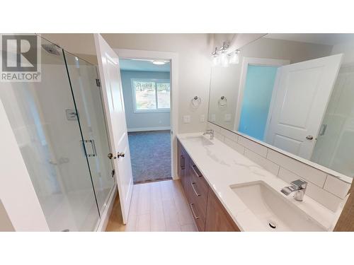 331 Legacy Lookout, Cranbrook, BC - Indoor Photo Showing Bathroom