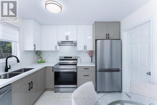 39 Forest Dale Drive, Barrie (Little Lake), ON - Indoor Photo Showing Kitchen With Double Sink With Upgraded Kitchen