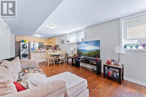 39 Forest Dale Drive, Barrie (Little Lake), ON - Indoor Photo Showing Living Room