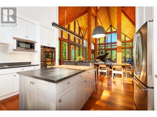 4785 Airport Way, Revelstoke, BC - Indoor Photo Showing Kitchen