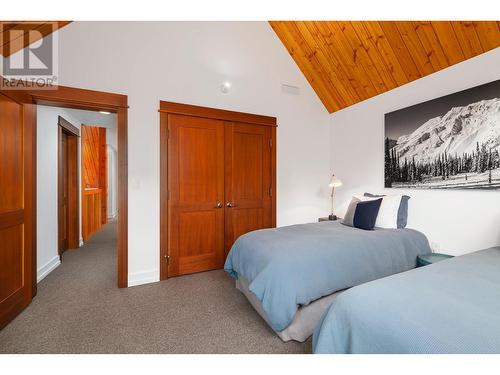 4785 Airport Way, Revelstoke, BC - Indoor Photo Showing Bedroom