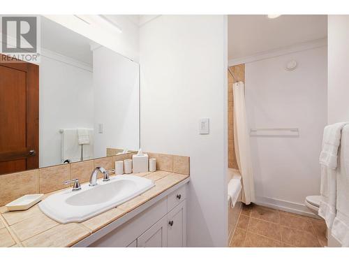 4785 Airport Way, Revelstoke, BC - Indoor Photo Showing Bathroom