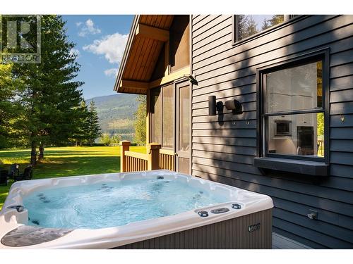 4785 Airport Way, Revelstoke, BC - Outdoor