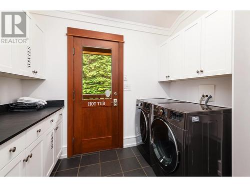 4785 Airport Way, Revelstoke, BC - Indoor Photo Showing Laundry Room