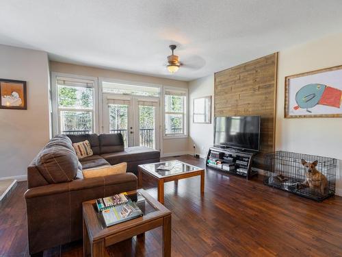 2465 Harper Ranch Road, Kamloops, BC - Indoor Photo Showing Living Room