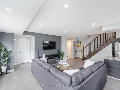 14-200 Veterans Dr N, Brampton, ON - Indoor Photo Showing Living Room