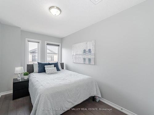 14-200 Veterans Dr N, Brampton, ON - Indoor Photo Showing Bedroom