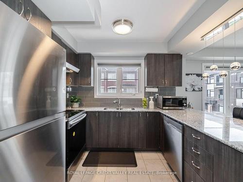 14-200 Veterans Dr N, Brampton, ON - Indoor Photo Showing Kitchen With Double Sink