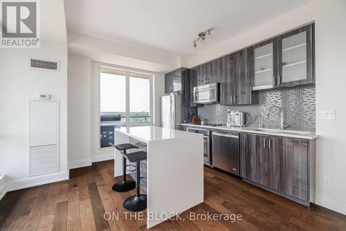 910A - 9088 Yonge Street, Richmond Hill (South Richvale), ON - Indoor Photo Showing Kitchen