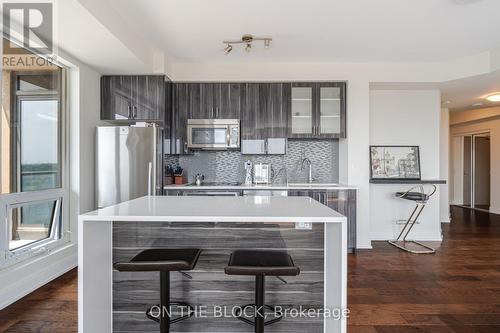 910A - 9088 Yonge Street, Richmond Hill (South Richvale), ON - Indoor Photo Showing Kitchen With Upgraded Kitchen