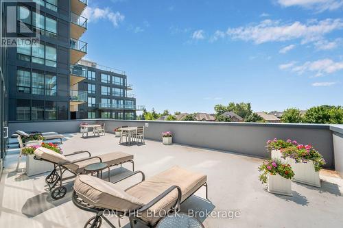 910A - 9088 Yonge Street, Richmond Hill (South Richvale), ON - Outdoor With Balcony