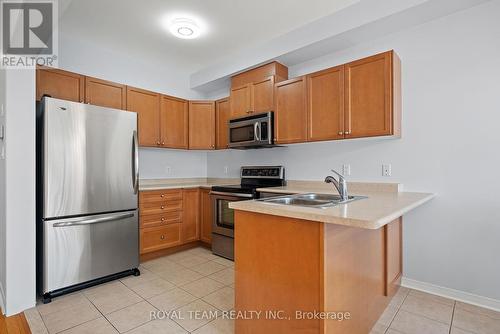 60 White Beach Crescent, Vaughan (Patterson), ON - Indoor Photo Showing Kitchen With Double Sink