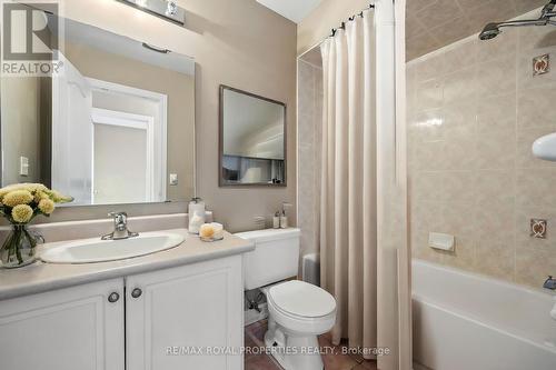 7173 Village Walk, Mississauga (Meadowvale Village), ON - Indoor Photo Showing Bathroom