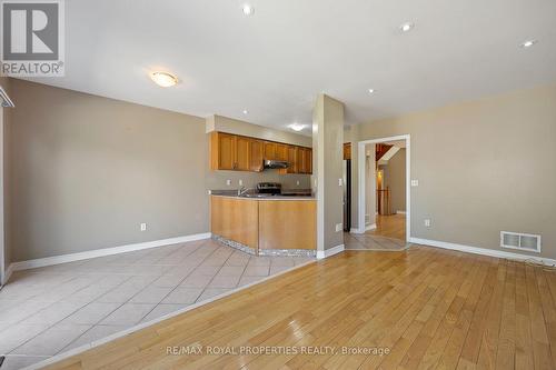 7173 Village Walk, Mississauga (Meadowvale Village), ON - Indoor Photo Showing Kitchen