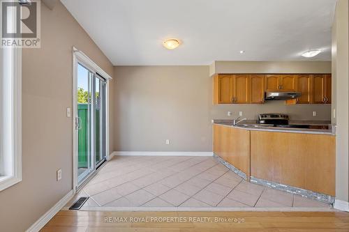 7173 Village Walk, Mississauga (Meadowvale Village), ON - Indoor Photo Showing Kitchen