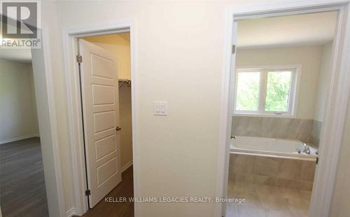 8607 Chickory Trail, Niagara Falls, ON - Indoor Photo Showing Bathroom