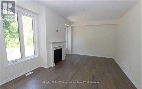 8607 Chickory Trail, Niagara Falls, ON - Indoor Photo Showing Other Room With Fireplace