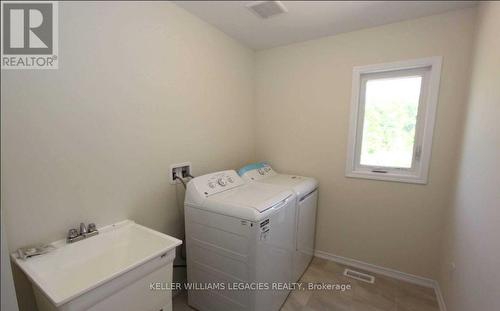 8607 Chickory Trail, Niagara Falls, ON - Indoor Photo Showing Laundry Room