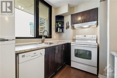 200 Bay Street Unit#1102, Ottawa, ON - Indoor Photo Showing Kitchen