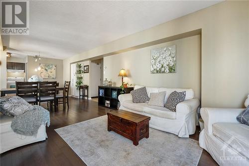 200 Bay Street Unit#1102, Ottawa, ON - Indoor Photo Showing Living Room