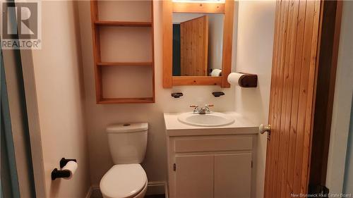 37 St-Pierre E Boulevard, Caraquet, NB - Indoor Photo Showing Bathroom