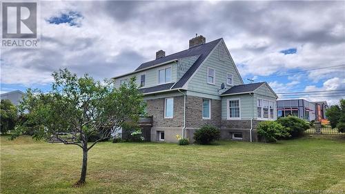 37 St-Pierre E Boulevard, Caraquet, NB - Outdoor