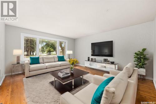 1188 Duffield Crescent, Moose Jaw, SK - Indoor Photo Showing Living Room