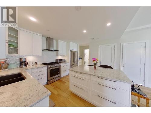 121 Harbourfront Drive Ne Unit# 3, Salmon Arm, BC - Indoor Photo Showing Kitchen