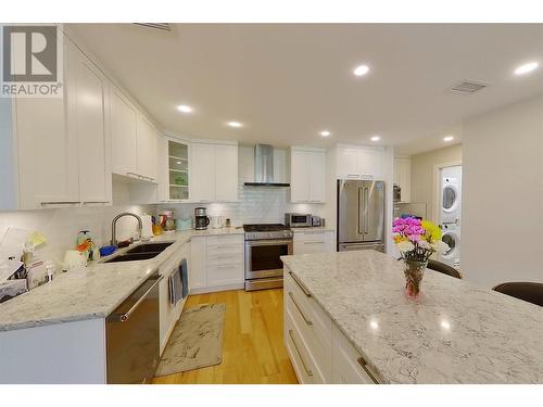 121 Harbourfront Drive Ne Unit# 3, Salmon Arm, BC - Indoor Photo Showing Kitchen With Double Sink With Upgraded Kitchen